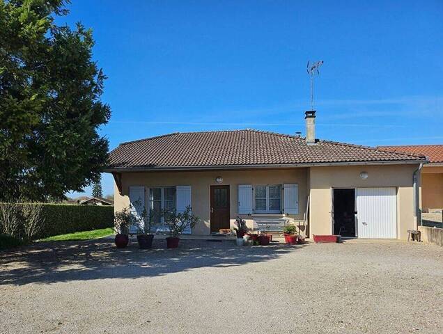 Location Maison 3 pièces 80 m² Saint-Trivier-de-Courtes (01560)