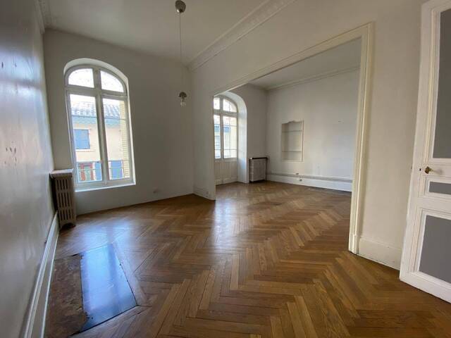 Location appartement 4 pièces 121 m² à Valence (26000)