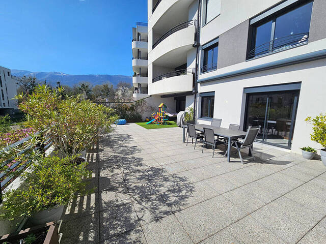 Location Appartement 4 pièces 133 m² Saint-Genis-Pouilly (01630)