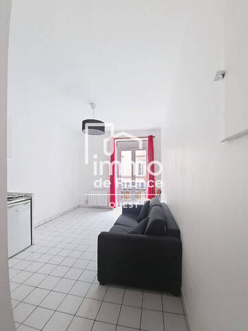 Location Appartement 1 pièce 14.98 m² Laval (53000)