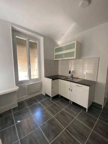 Location appartement rénové 3 pièces 52 m² à Crest (26400) 4