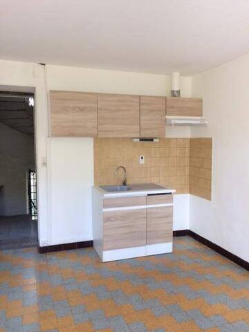 Location appartement ancien 3 pièces 47 m² à Les Vans (07140) 5