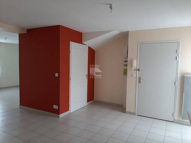 Location Appartement 2 pièces 57.77 m² Évron (53600)