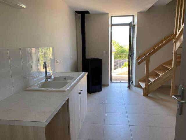 Location Appartement rénové 2 pièces 26.2 m² Saint-Jean-de-Pourcharesse (07140)
