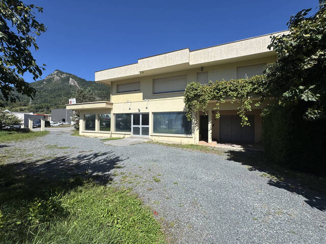 Vente immeuble 143.38 m² à Cluses (74300)