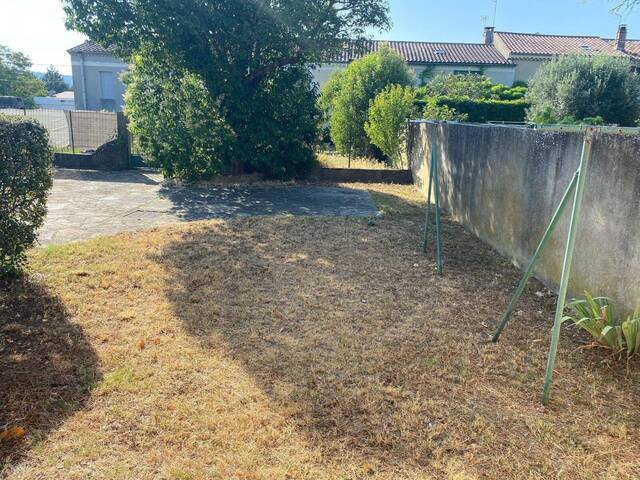 Location appartement 1 pièce 26 m² à Villeneuve-de-Berg (07170)