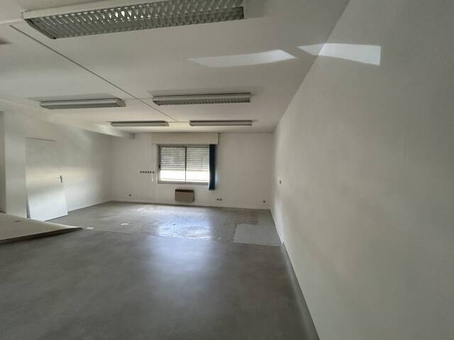 Location local d'activité 5 pièces 116 m² à Privas (07000)