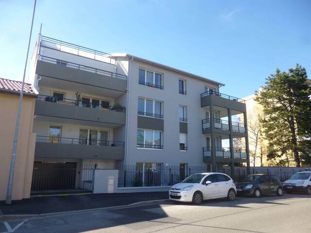 Location stationnement garage 13 m² à Bron (69500)