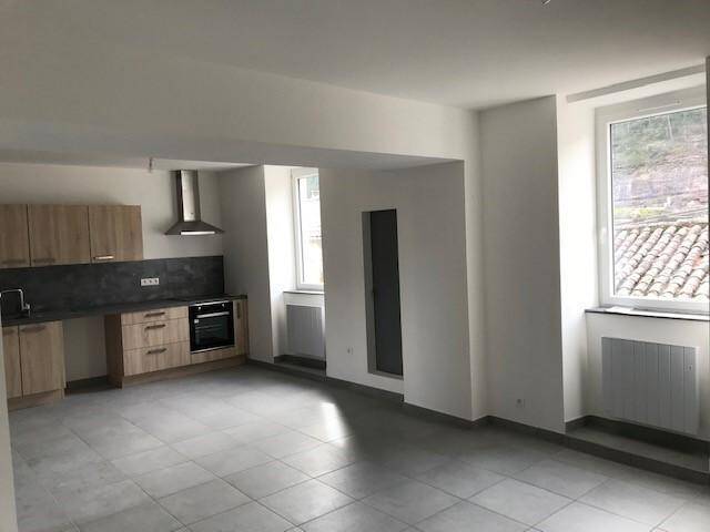 Location appartement rénové 3 pièces 63.9 m² à Chambonas (07140) 5