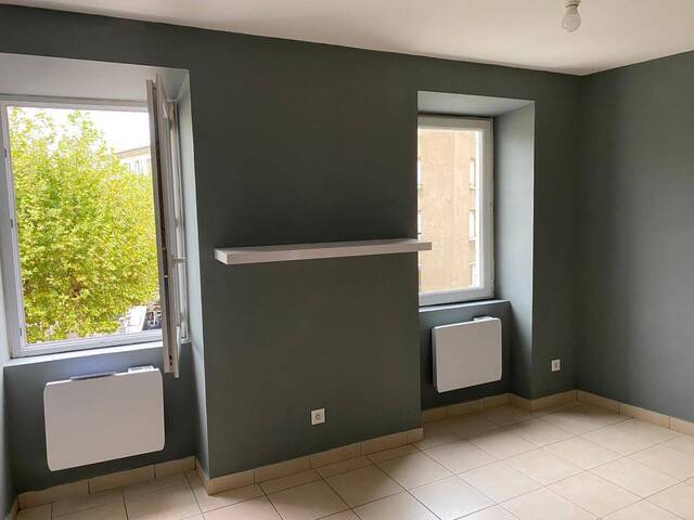 Location Appartement 1 pièce 21.08 m² Les Vans (07140)