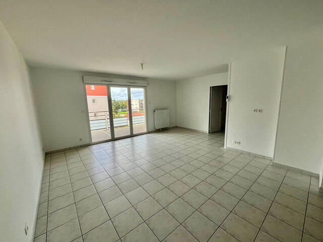 Location Appartement 4 pièces 84.79 m² Bourg-en-Bresse (01000)