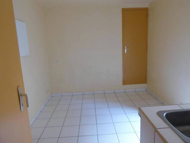 Location Appartement 1 pièce 12.3 m² Aubenas (07200)
