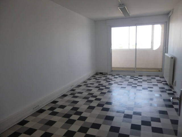Location appartement 3 pièces 66.92 m² à La Roche-sur-Yon (85000)