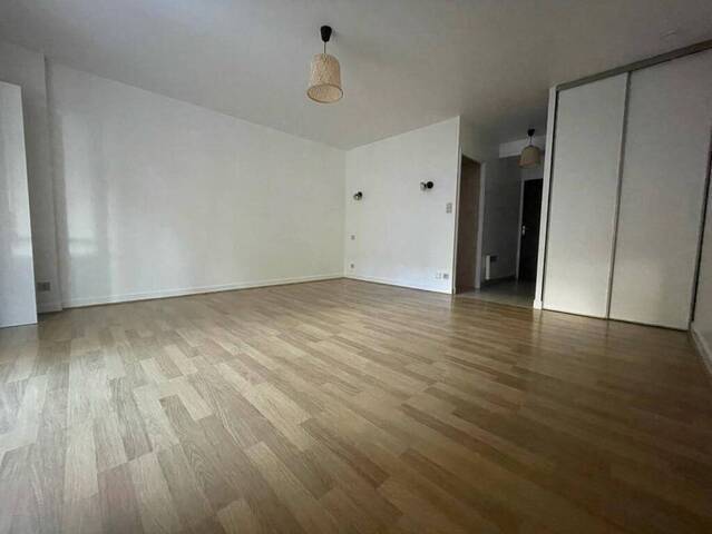 Location Appartement studio 1 pièce 29 m² Rodez (12000)