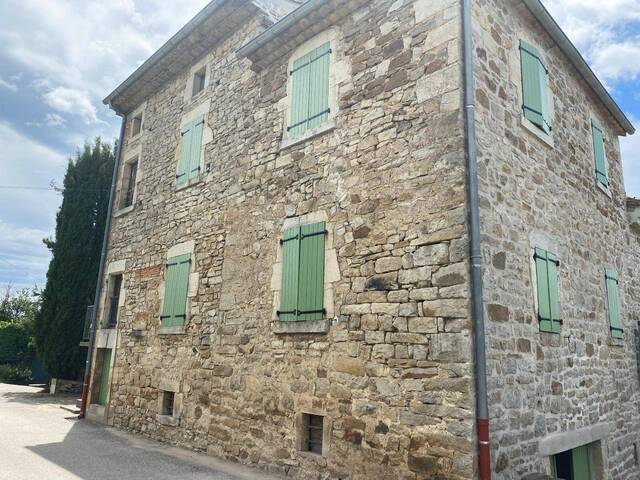 Location appartement 4 pièces 93 m² à Lablachère (07230)