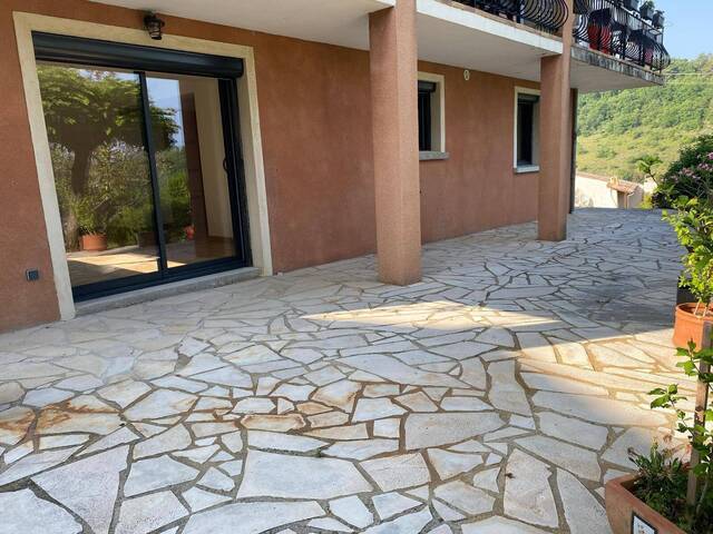 Location appartement 4 pièces 85.2 m² à Ucel (07200)