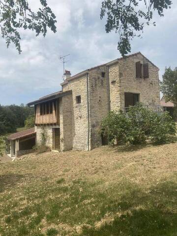 Location maison en pierres 4 pièces 119 m² à Villefranche-de-Rouergue (12200)