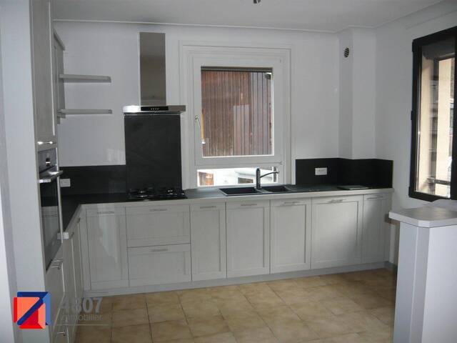 Location appartement rénové 4 pièces 72.2 m² à Cluses (74300) 4