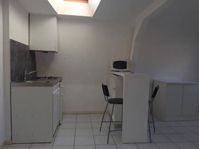 Location appartement studio 1 pièce 23 m² à Figeac (46100)