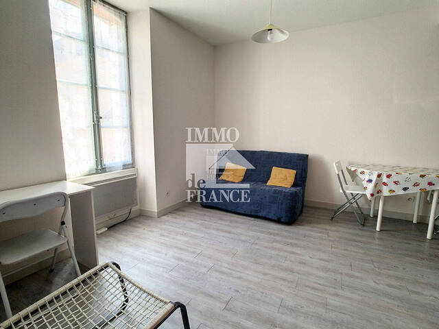Location Appartement 1 pièce 17.96 m² Laval (53000)