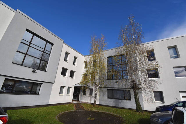 Location Local bureaux 67.8 m² Cran-Gevrier (74960)