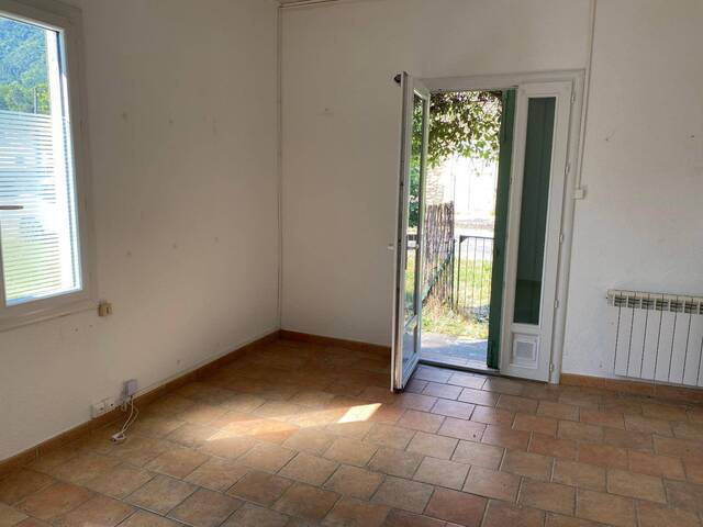 Location local locaux professionnels 2 pièces à Gravières (07140)