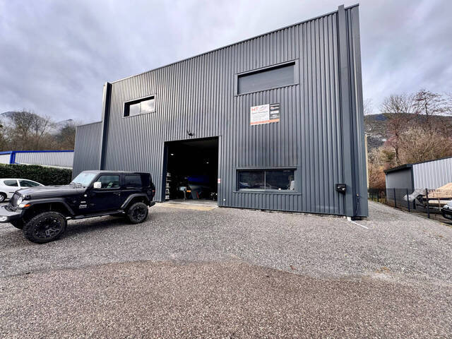 Location Local d'activité 387 m² Lathuile (74210)