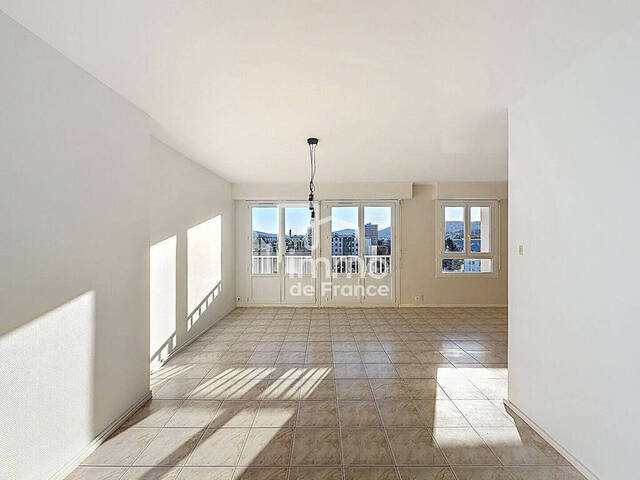 Vente Appartement 4 pièces 78 m² Oyonnax (01100)