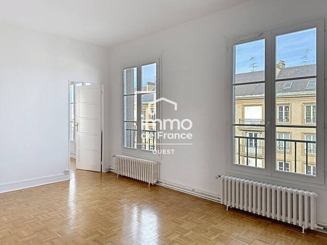 Location appartement 4 pièces 101 m² à Laval (53000)