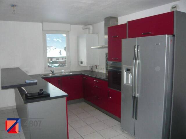 Location appartement rénové 3 pièces 64.12 m² à Scionzier (74950)