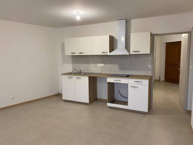 Location appartement rénové 4 pièces 87 m² à Les Vans (07140) 4