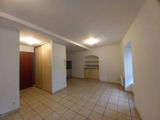 Location appartement studio 1 pièce 29 m² à Figeac (46100)