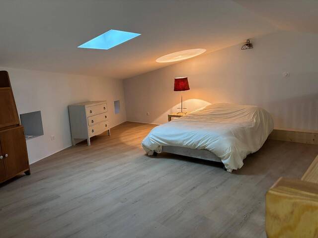 Location appartement rénové 1 pièce 50.3 m² à Chandolas (07230)