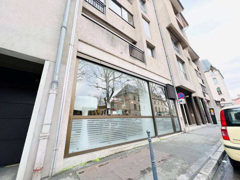 Rent professional premises boutique in Mâcon 71000 1 000 €