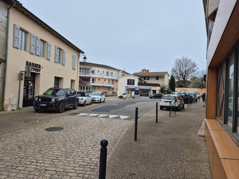 Rent professional premises boutique in La Chapelle-de-Guinchay 71570 804 €