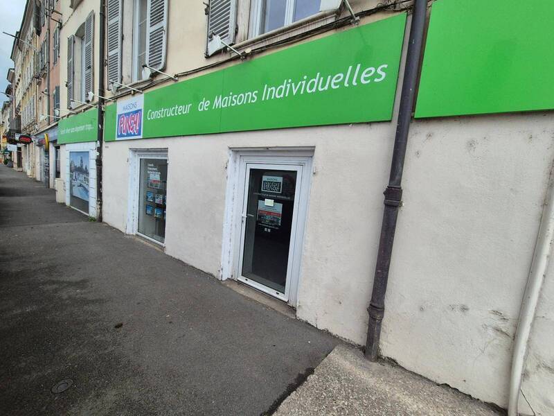 Rent professional premises boutique in Mâcon 71000 800 €