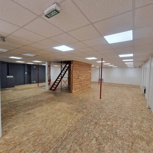 Rent professional premises boutique in Mâcon 71000 866 €