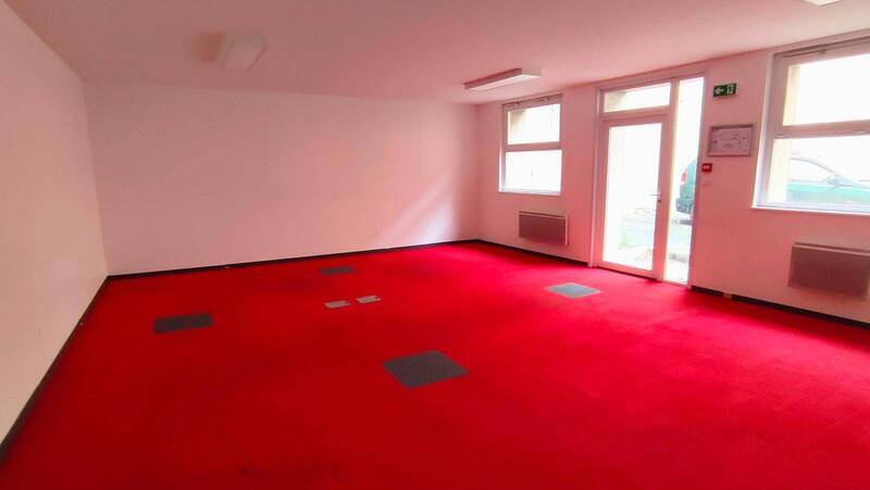 Rent professional premises locaux professionnels in Mâcon 71000 3 980 €