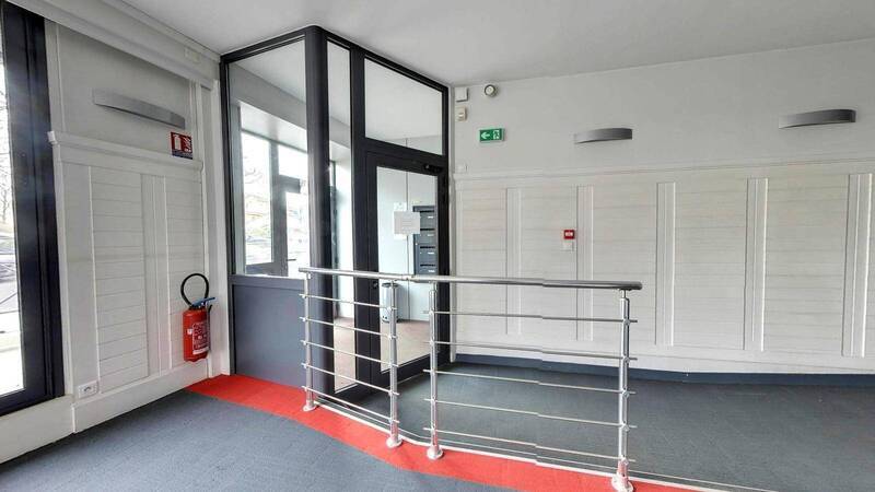 Rent professional premises locaux professionnels in Mâcon 71000 3 980 €