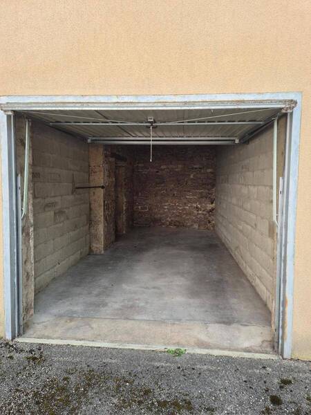 Rent garage - parking parking in Mâcon 71000 - 133 €