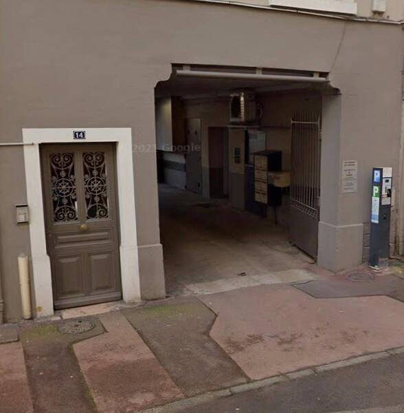 Rent garage - parking parking in Mâcon 71000 - 133 €