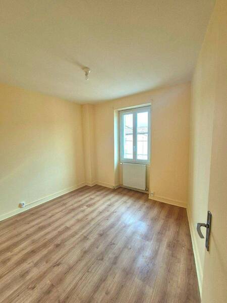 Rent apartment appartement 3 rooms 50 m² in Romanèche-Thorins 71570 5 - 510 €