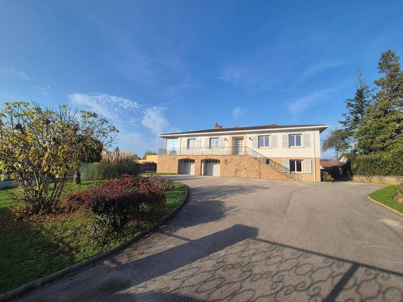 Location maison 7 pièces 230 m² à Charnay-lès-Mâcon 71850 5 - 2 200 €