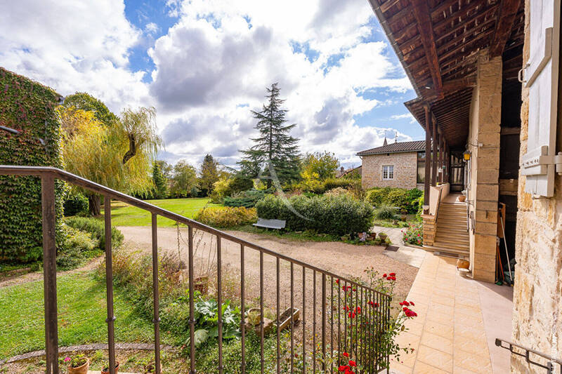 Vente maison demeure de prestige 11 pièces 260 m² à Sennecé-lès-Mâcon 71000