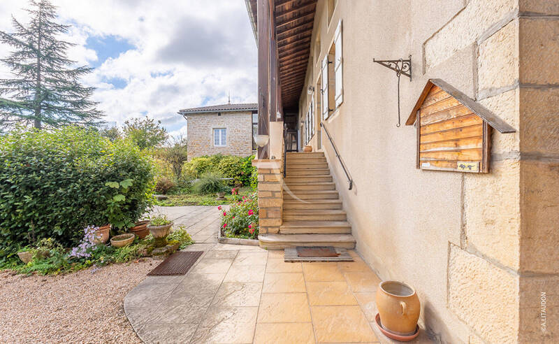 Vente maison demeure de prestige 11 pièces 260 m² à Sennecé-lès-Mâcon 71000