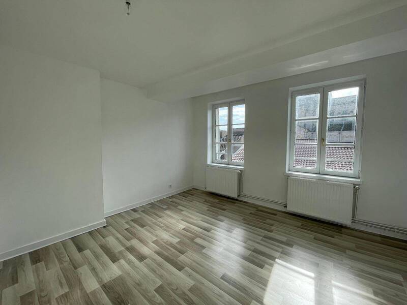 Location appartement rénové 5 pièces 97.68 m² à Mâcon 71000 4 - 830 €