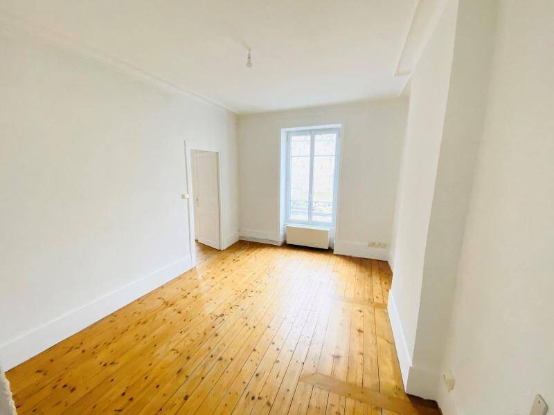 Location appartement rénové 3 pièces 53.92 m² à Mâcon 71000 4 - 569 €