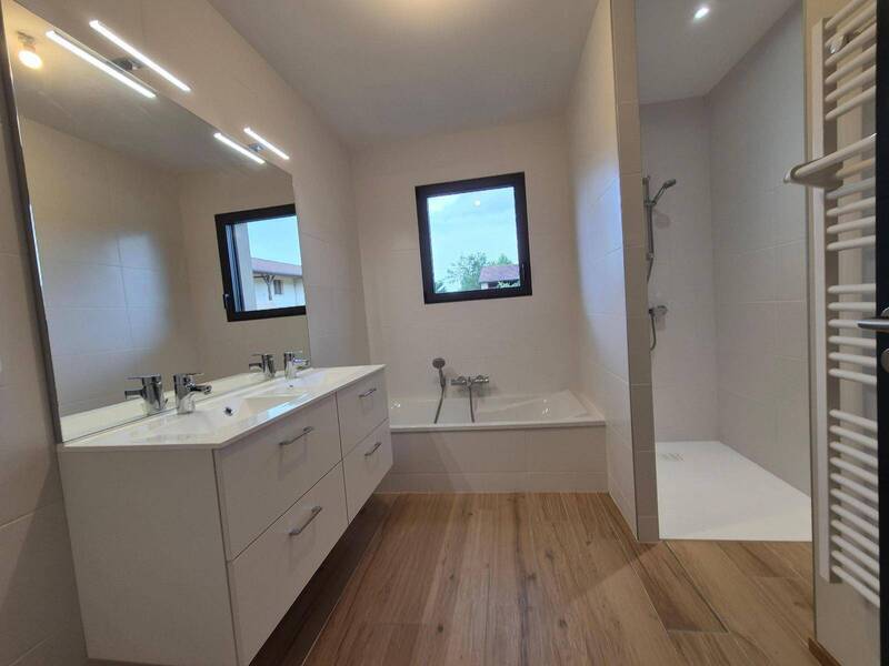 Rent house maison 5 rooms 145 m² in Saint-Maurice-de-Satonnay 71260 - 1 480 €