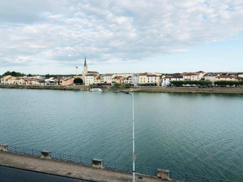 Location appartement rénové 3 pièces 69.37 m² à Mâcon 71000 4 - 637 €