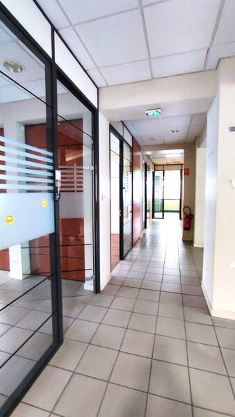 Buy professional premises local commercial in Mâcon 71000 335 000 €